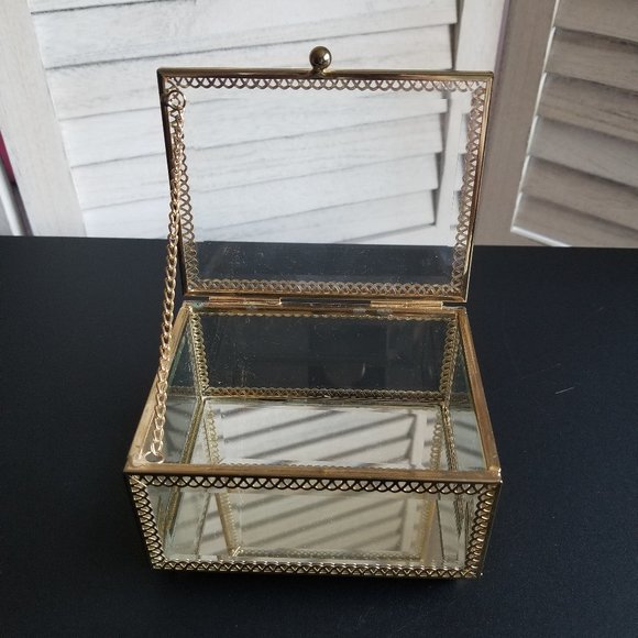 Jewelry box - Picture 1 of 3